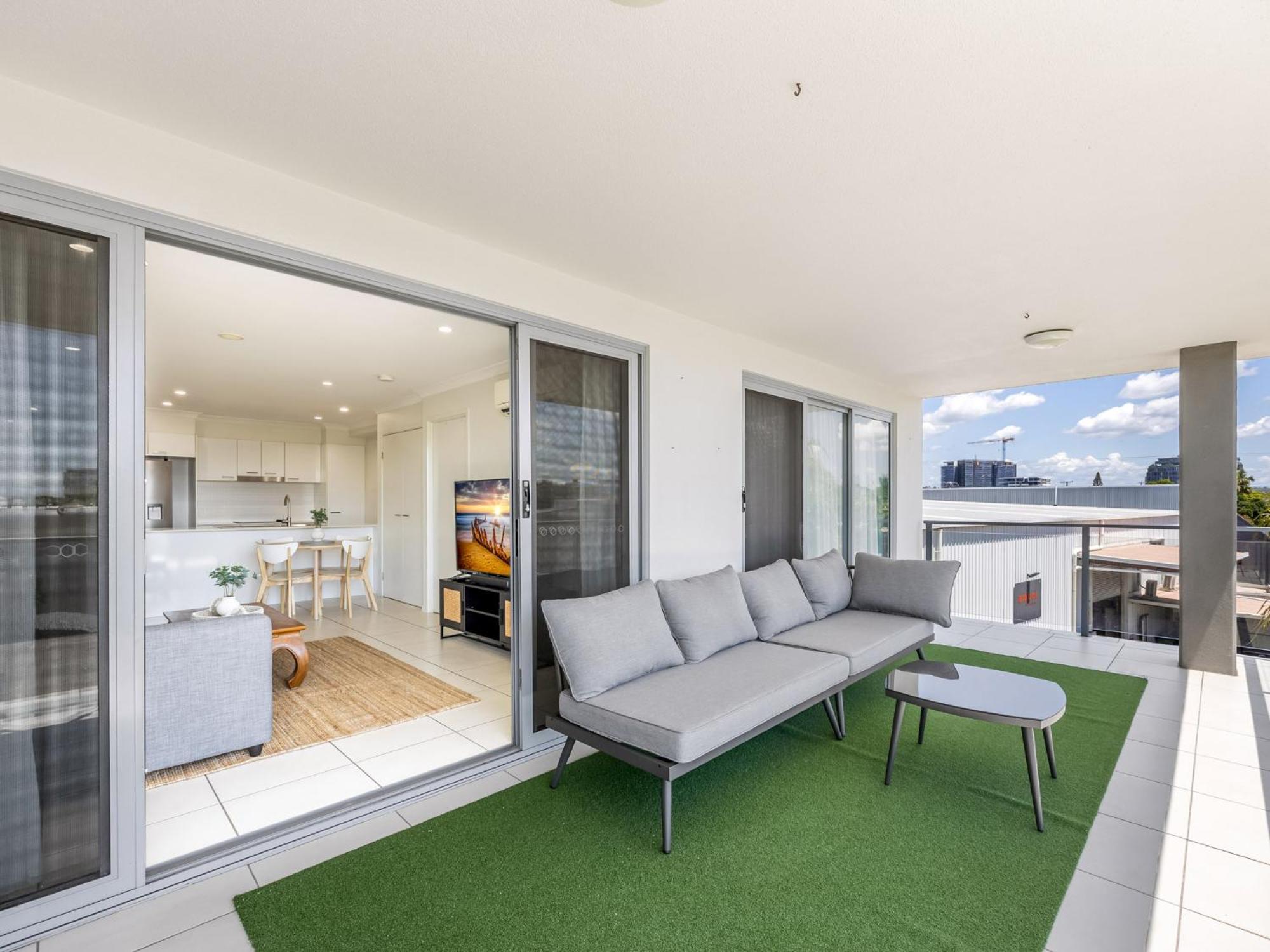 Kingsford Smith * Maroochydore